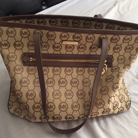 Michael Kors Purse - Picture 1 of 3